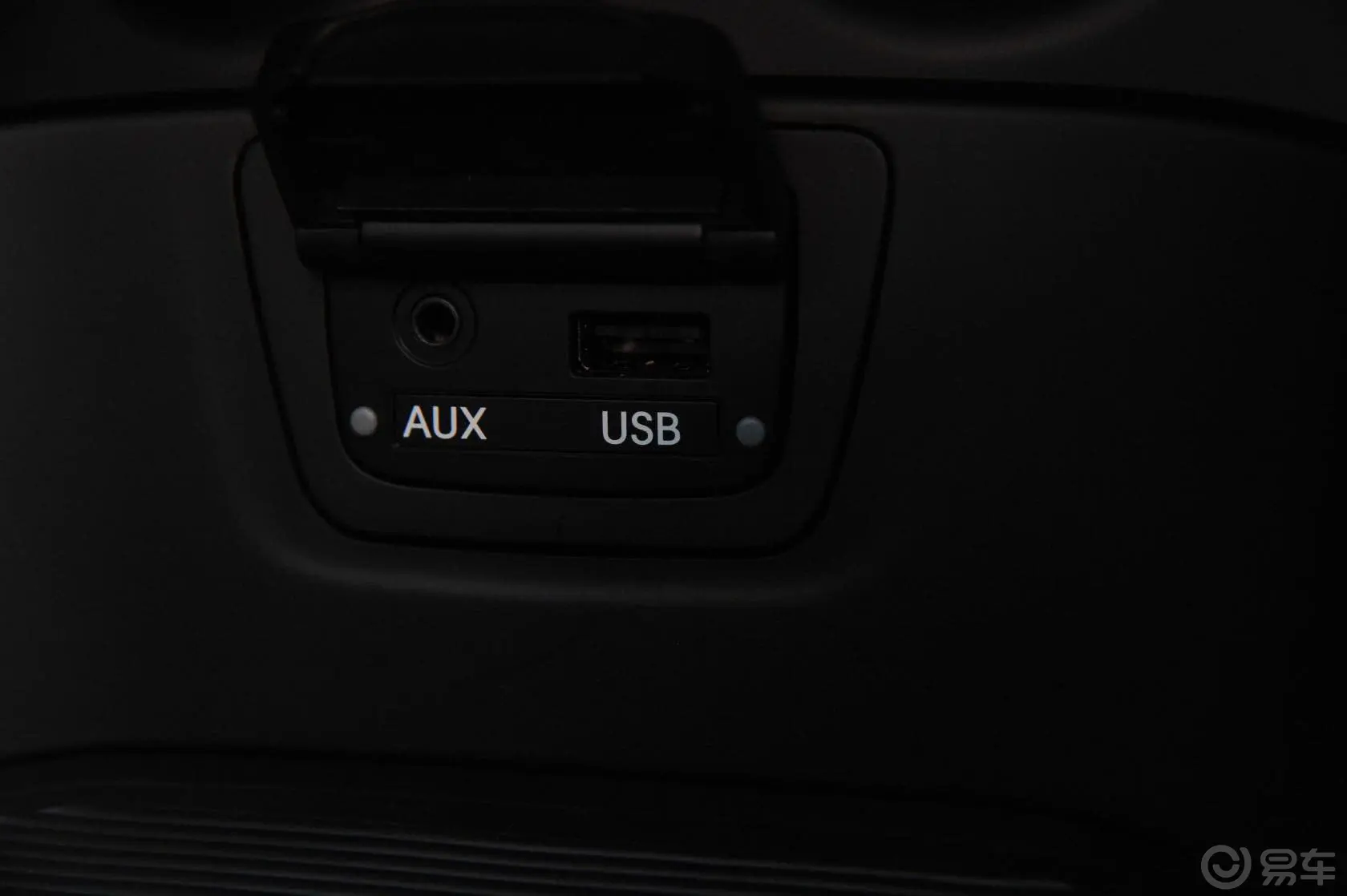 胜达(进口)3.0L 自动 四驱 舒适导航版(欧5)AUX接口