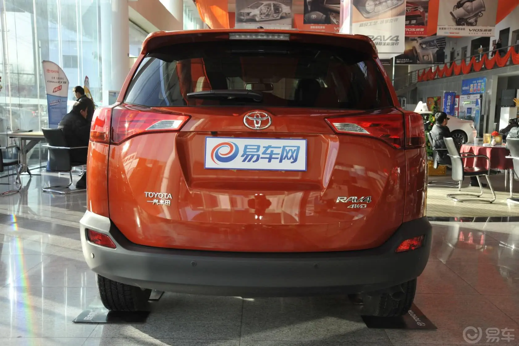 RAV4荣放2.5L 手自一体 精英版正后水平