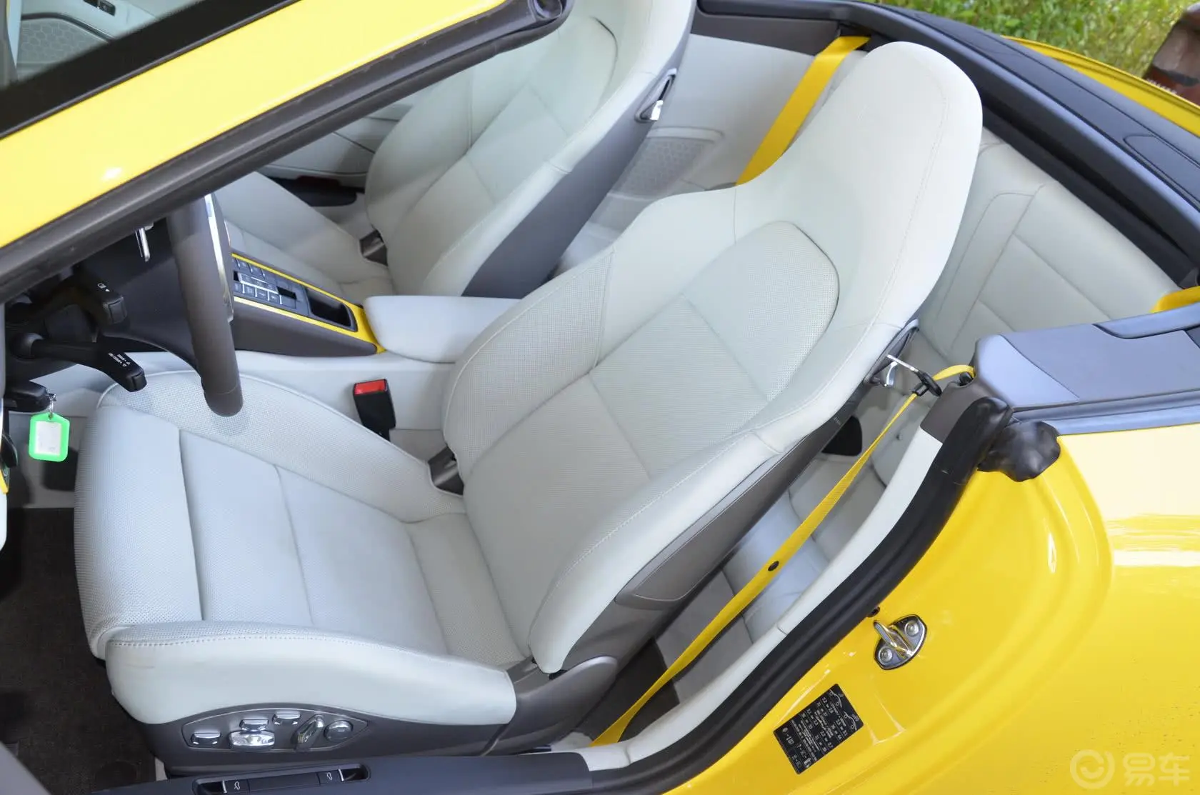 保时捷911Carrera 4 Cabriolet 3.4L驾驶员座椅