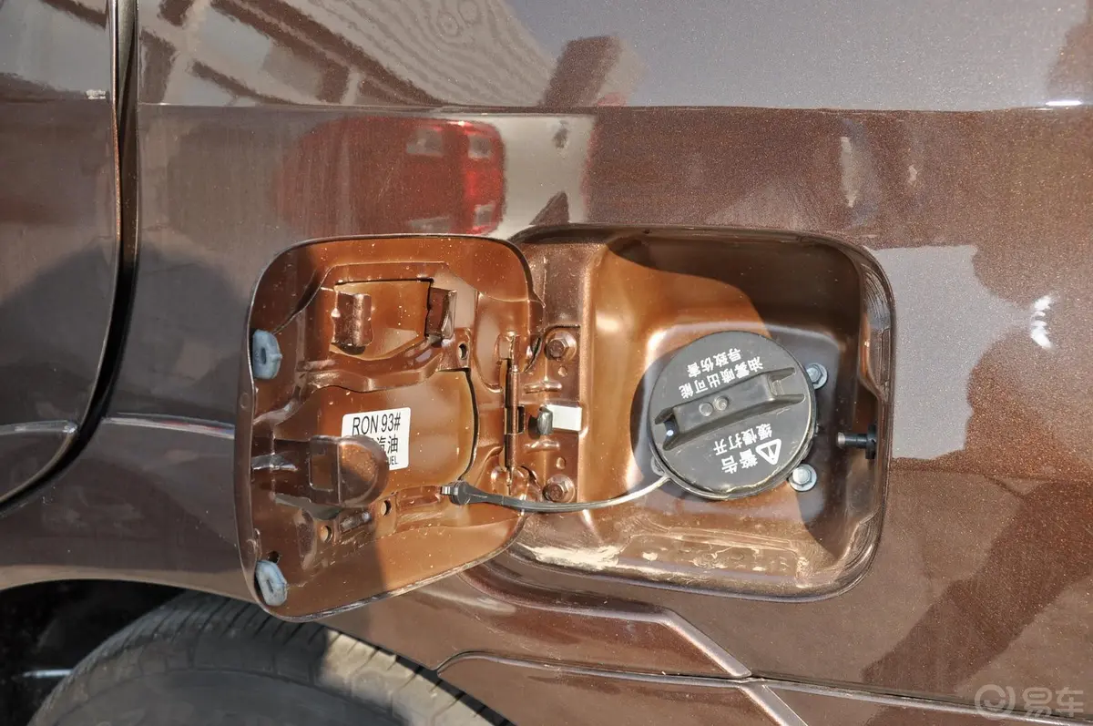 利亚纳A6两厢 1.4L 手动 理想型油箱盖