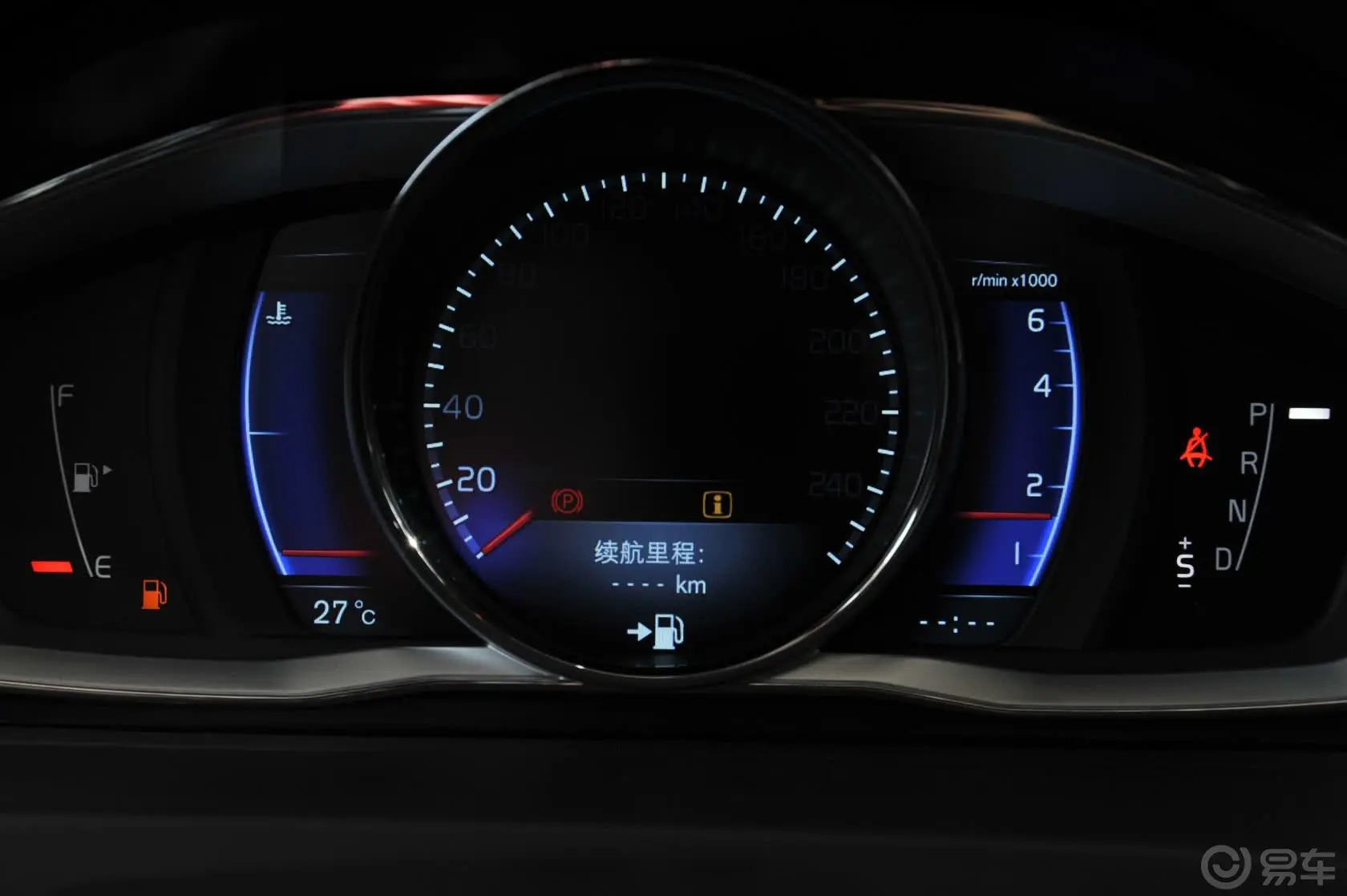 沃尔沃V60T6 AWD 个性运动版仪表盘背光显示