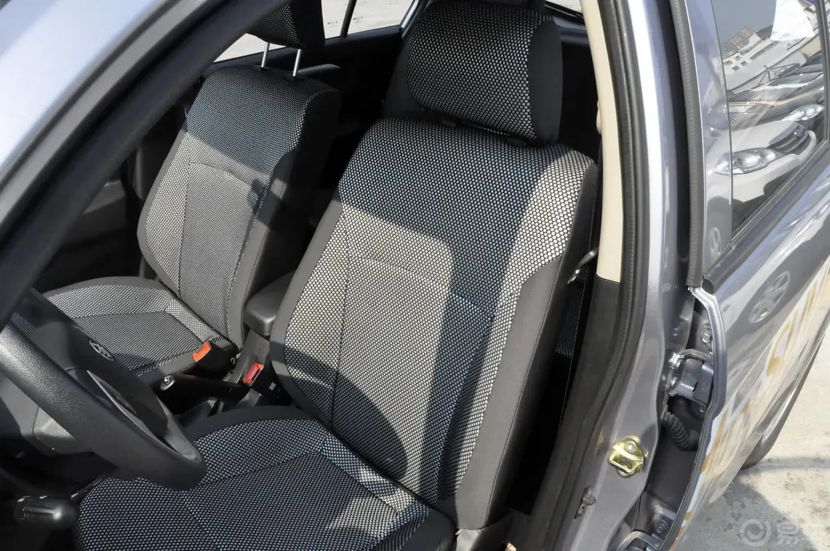 夏利N71.3L 手动 尊贵型驾驶员座椅