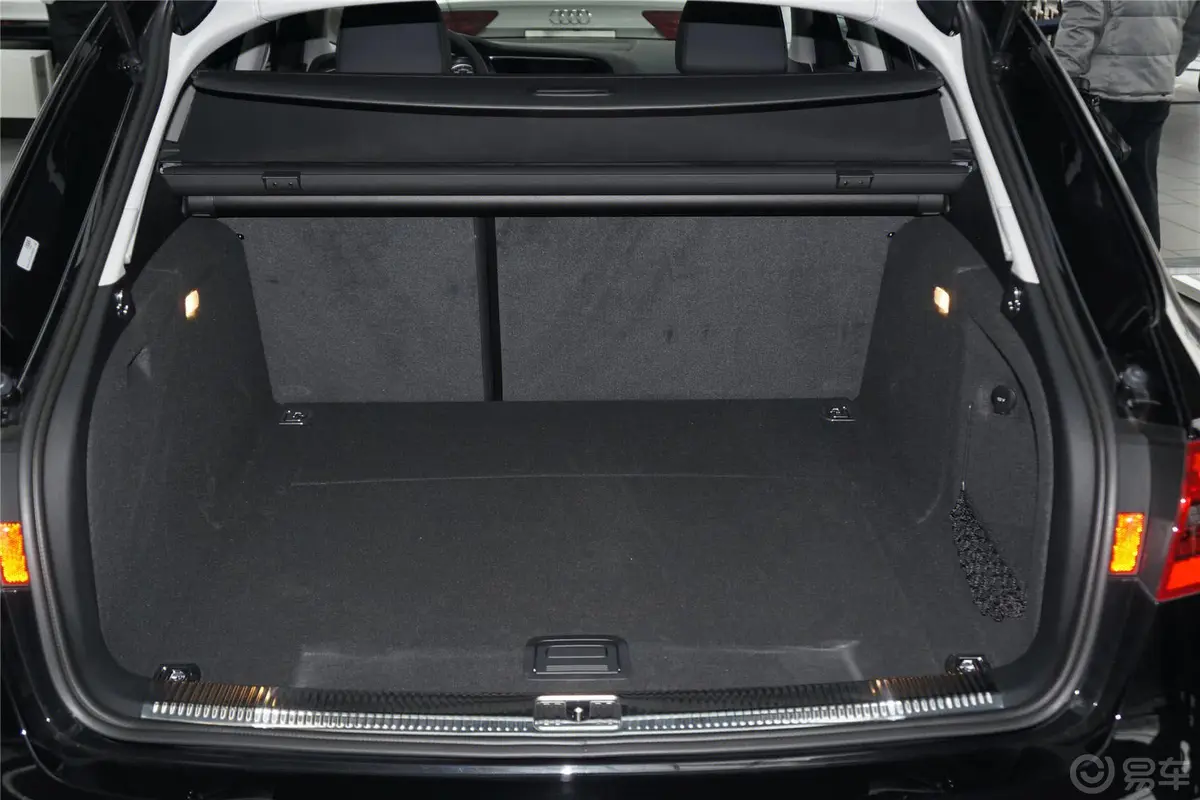 奥迪A4(进口)40TFSI allroad quattro 舒适型行李箱空间
