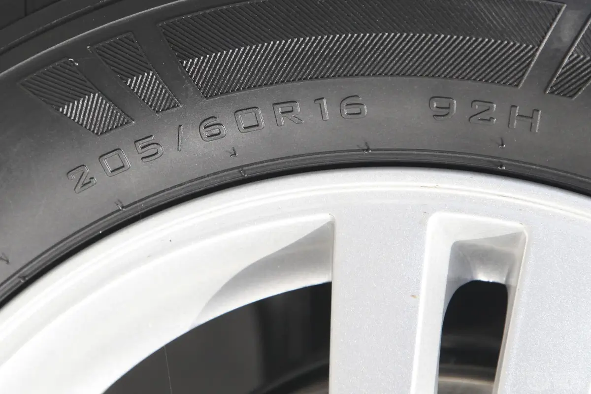 智尚S301.5L 手动 精英型轮胎规格