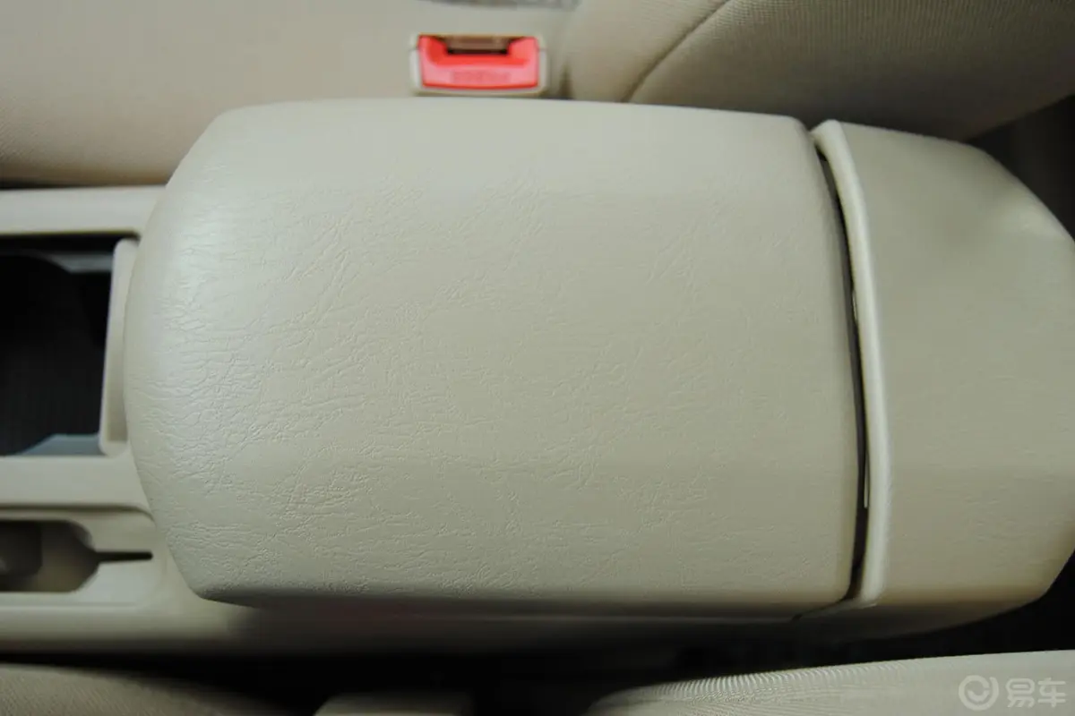 瑞虎经典版 1.6L 手动 舒适型前排中央扶手箱