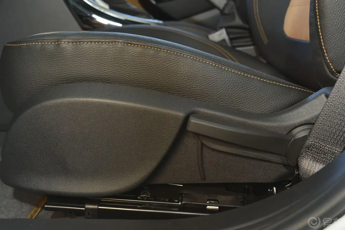 英朗XT 1.6L 自动 时尚型 Alcantara版座椅调节键