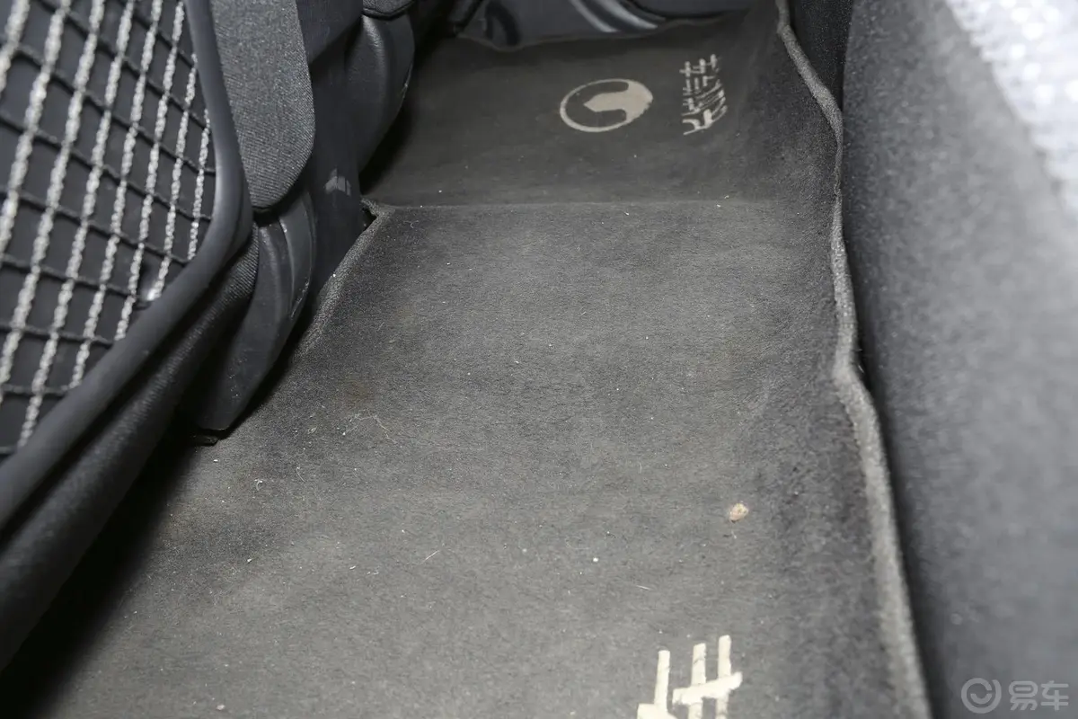 哈弗H5经典智尊版 2.4L 手动 四驱 舒适型 汽油版空间