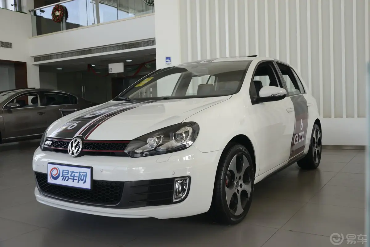 高尔夫GTI 2.0L 双离合 舒适版侧前45度车头向左水平