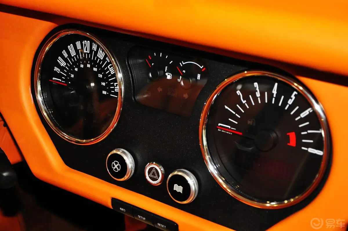 摩根Roadster3.7L 4座仪表盘