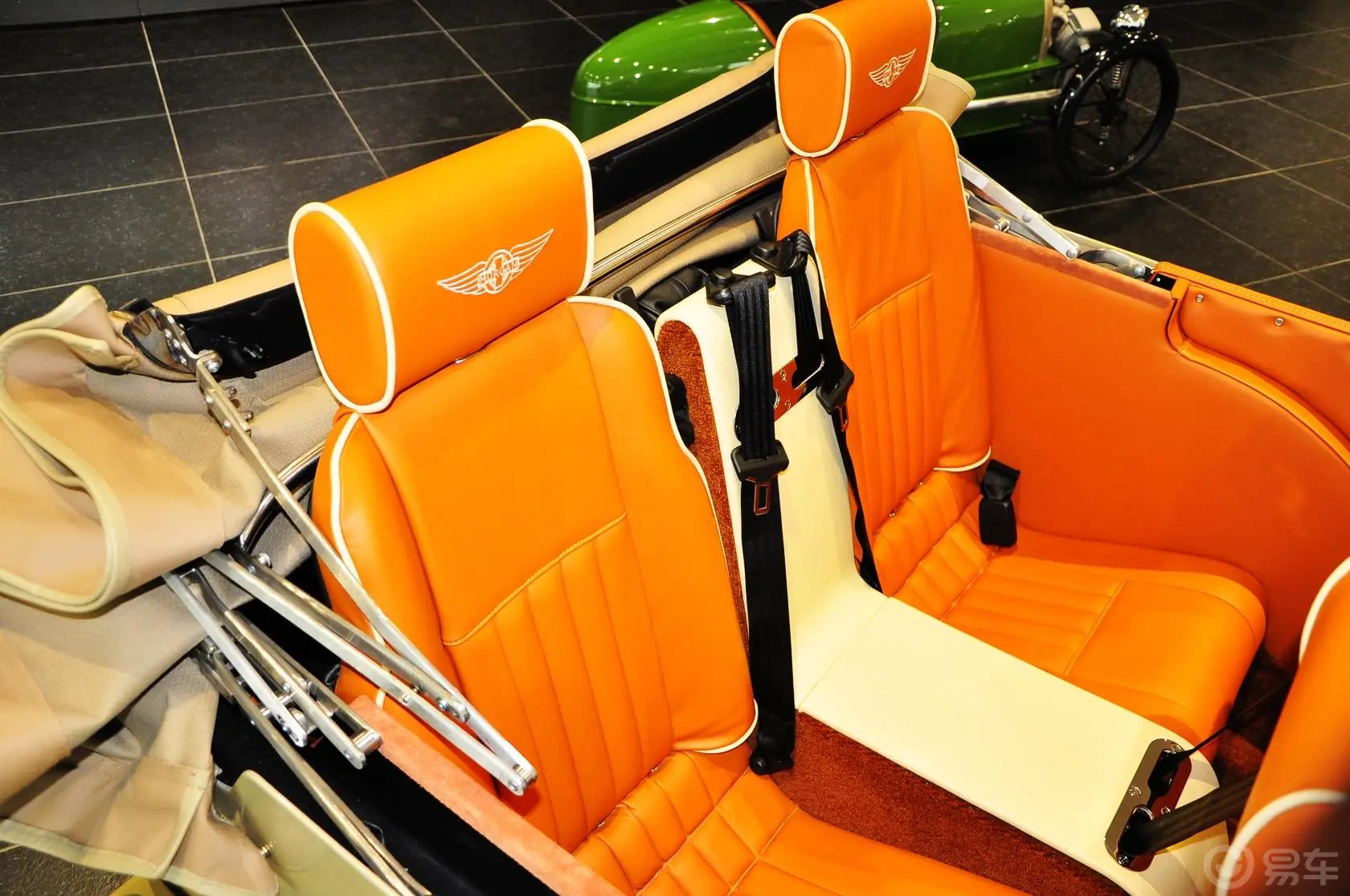 摩根Roadster3.7L 4座后排座椅