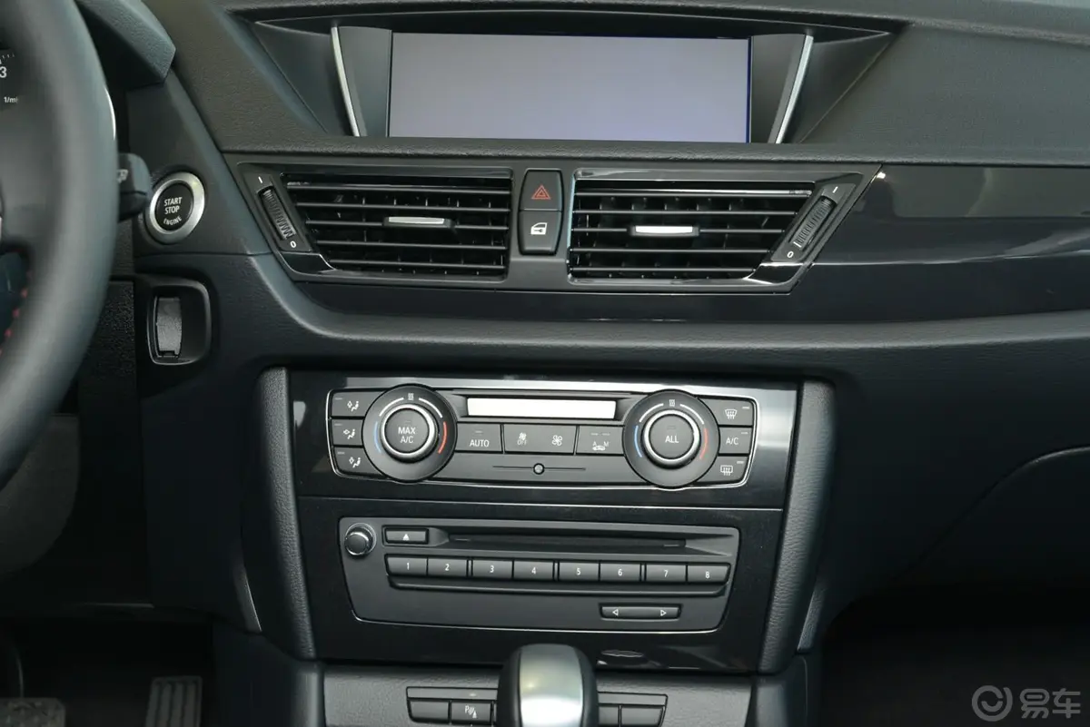 宝马X1sDrive18i 运动设计套装中控台整体
