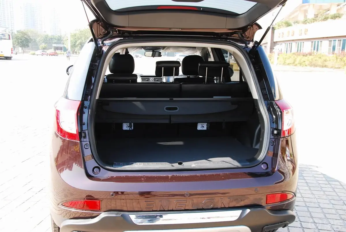 吉利SX72.0L 自动 尊贵型行李箱空间
