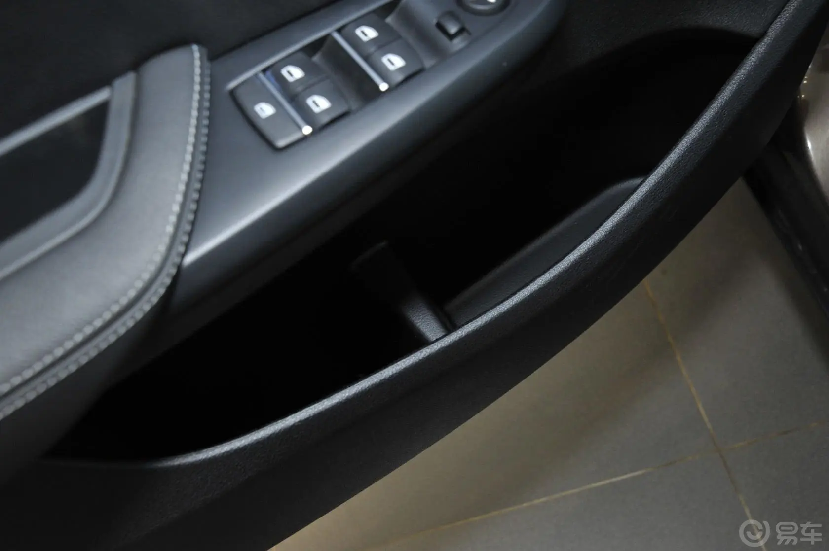 宝马X3(进口)改款 xDrive20i 豪华型驾驶员门储物盒