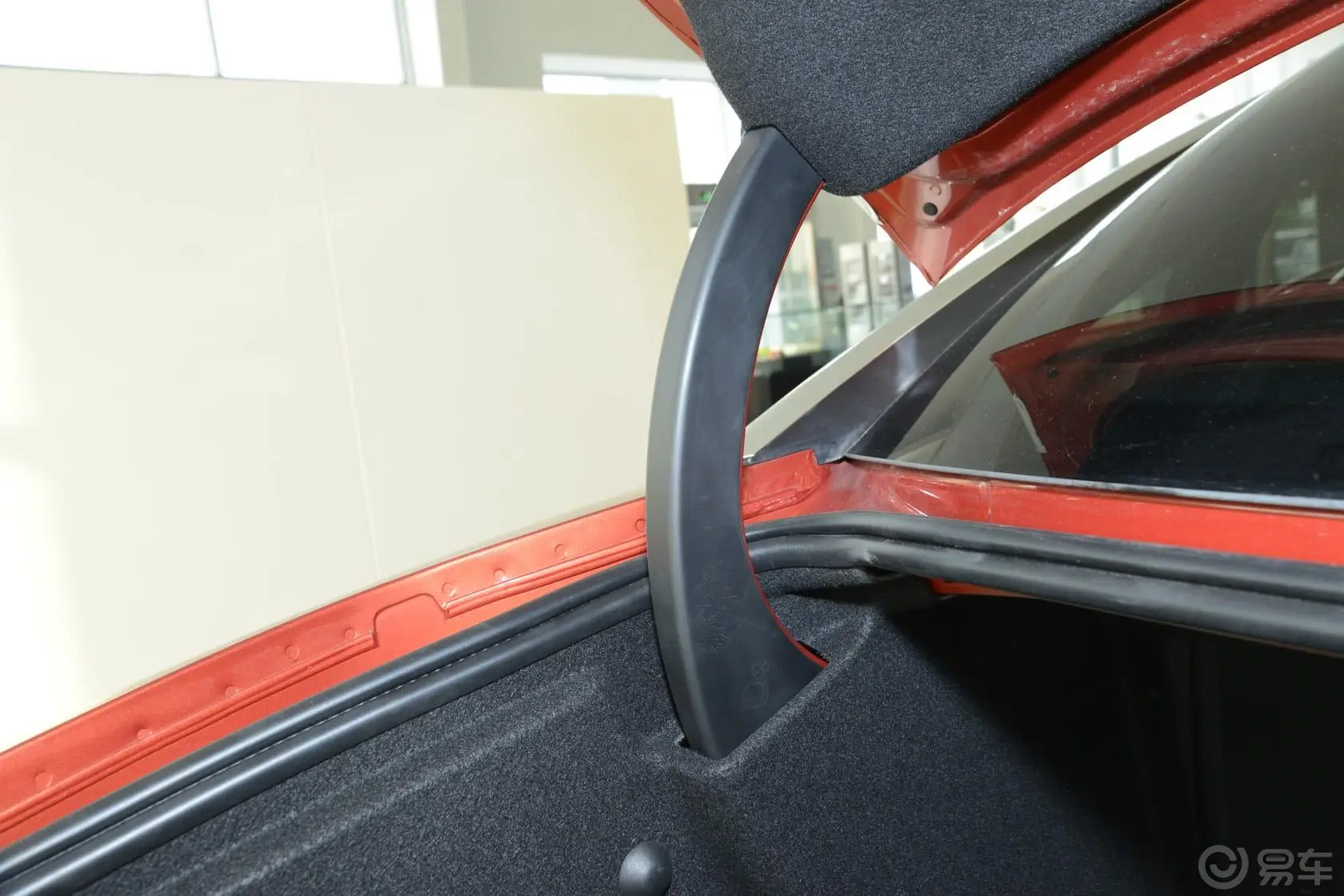 标致RCZ1.6T 自动 豪华优雅型行李厢支撑杆