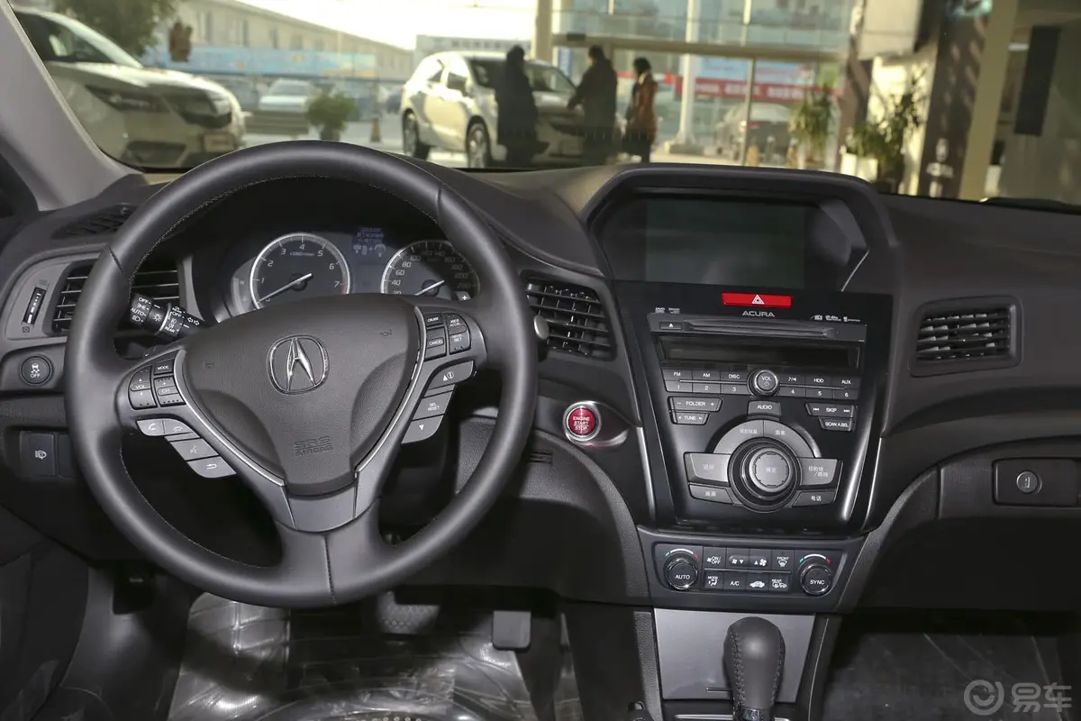 讴歌ILX2.0L 精锐版驾驶位区域