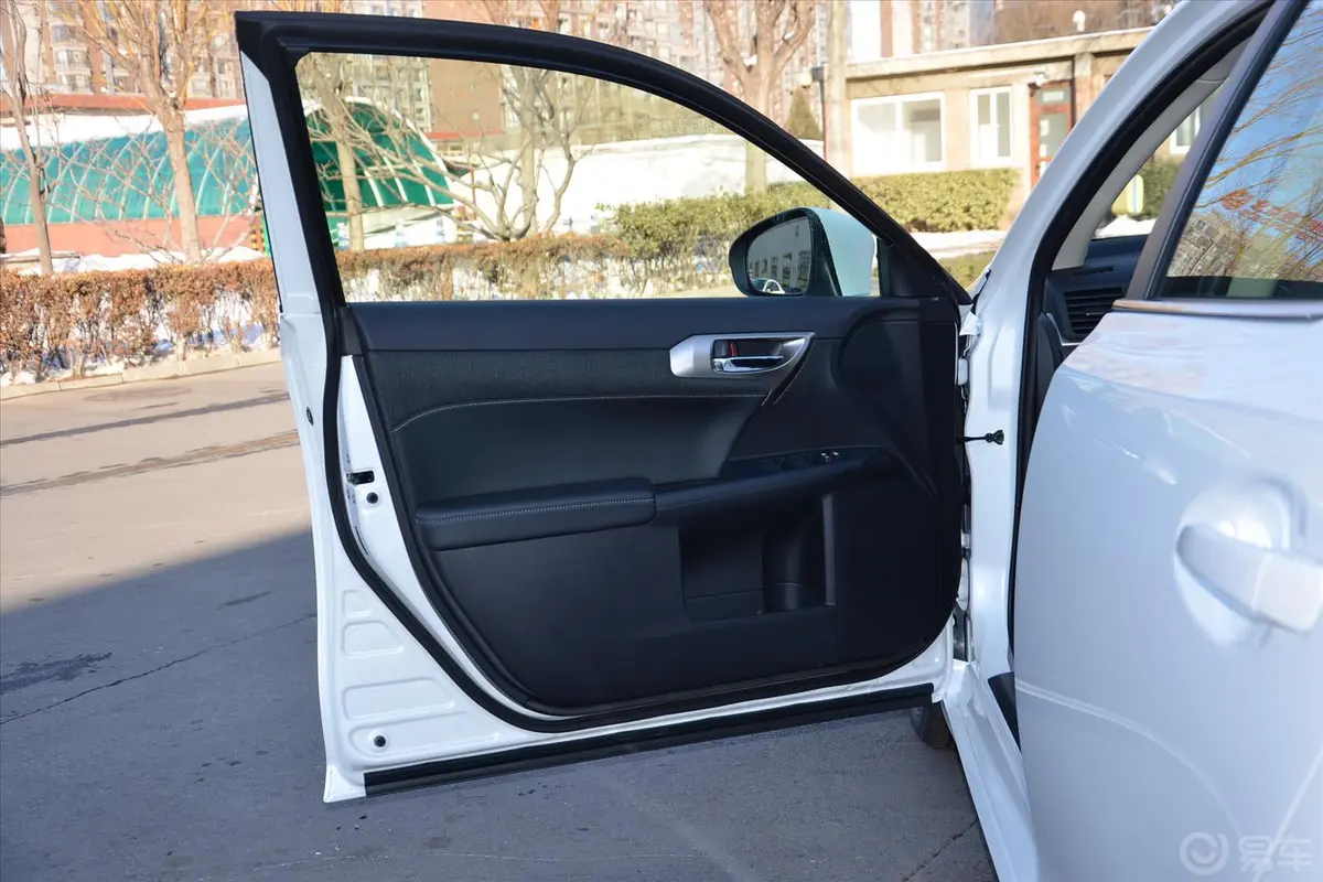 雷克萨斯CT200h 1.8L 自动 舒适版（双色）驾驶员侧车门内门板