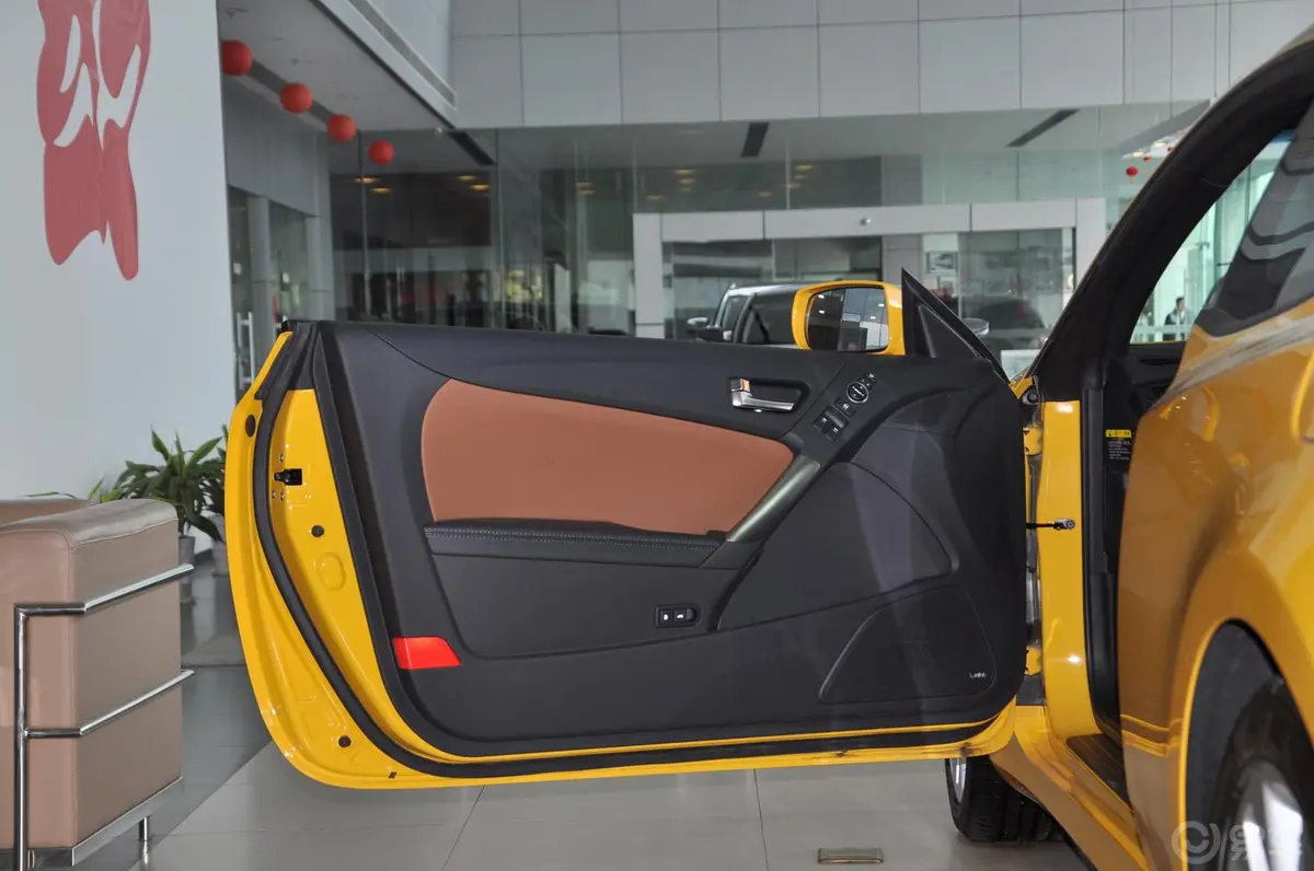劳恩斯-酷派2.0T 自动 豪华版驾驶员侧车门内门板
