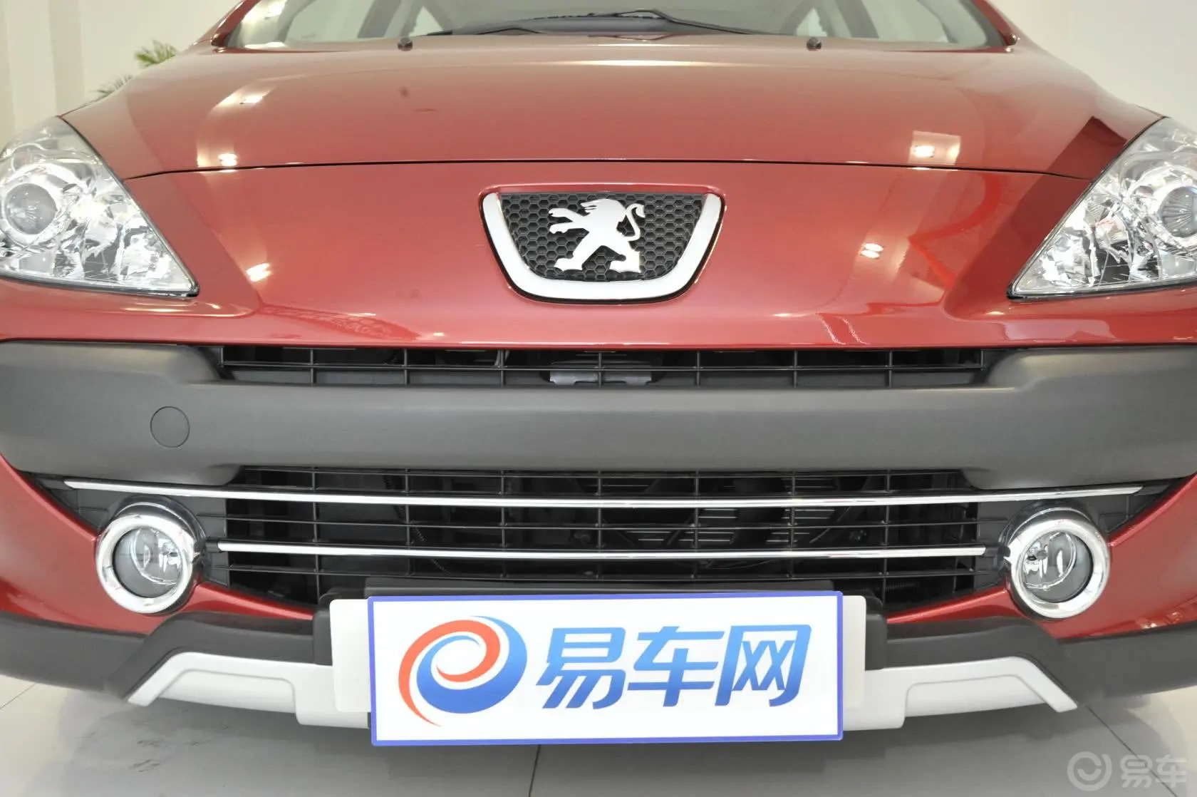 标致307两厢 1.6L 自动 CROSS前格栅侧俯拍