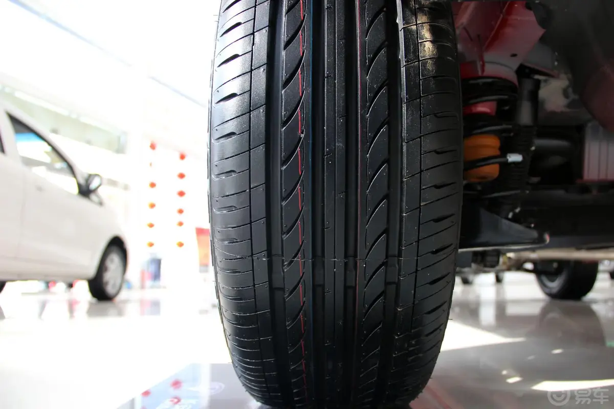长安CS351.6L 手动 舒适型 国IV轮胎花纹