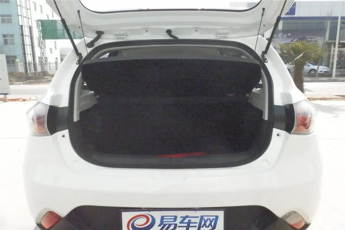 欧朗两厢 1.5L 手动 舒适型行李箱空间