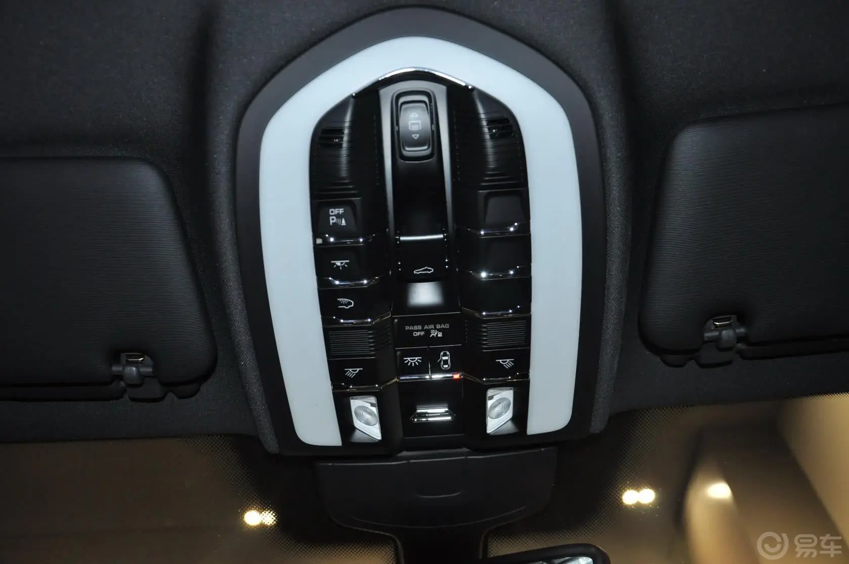 CayenneCayenne Platinum Edition 3.0T前排车顶中央控制区