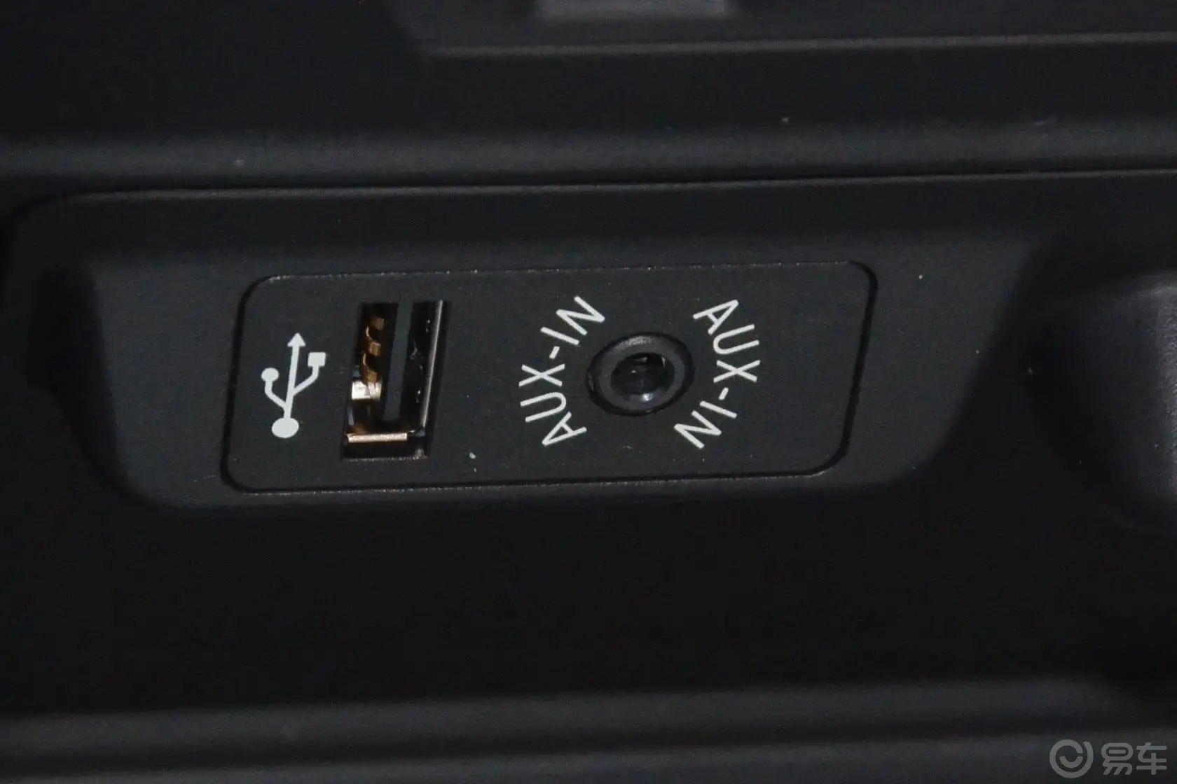 宝马X5(进口)xDrive35i 豪华型AUX接口