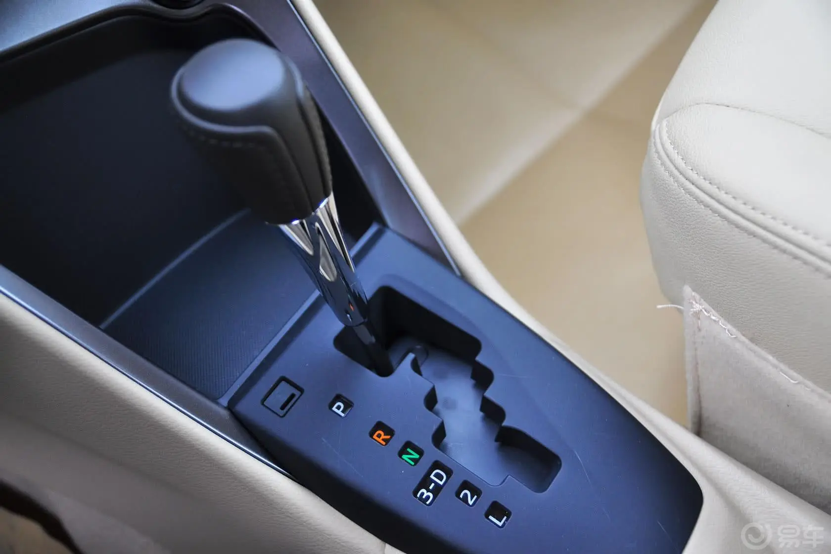 YARiS L 致炫1.3L 自动 魅动版换挡装置