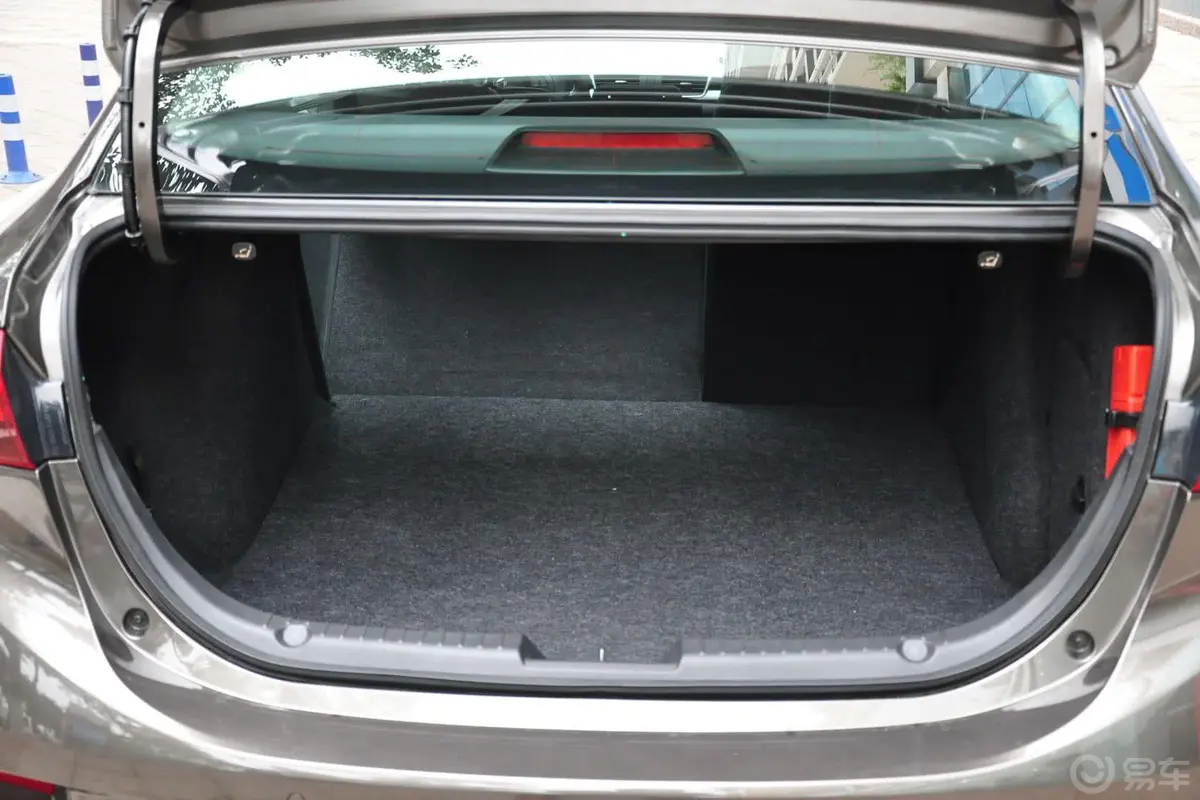 马自达3 昂克赛拉三厢 1.5L 自动 尊贵型行李箱空间
