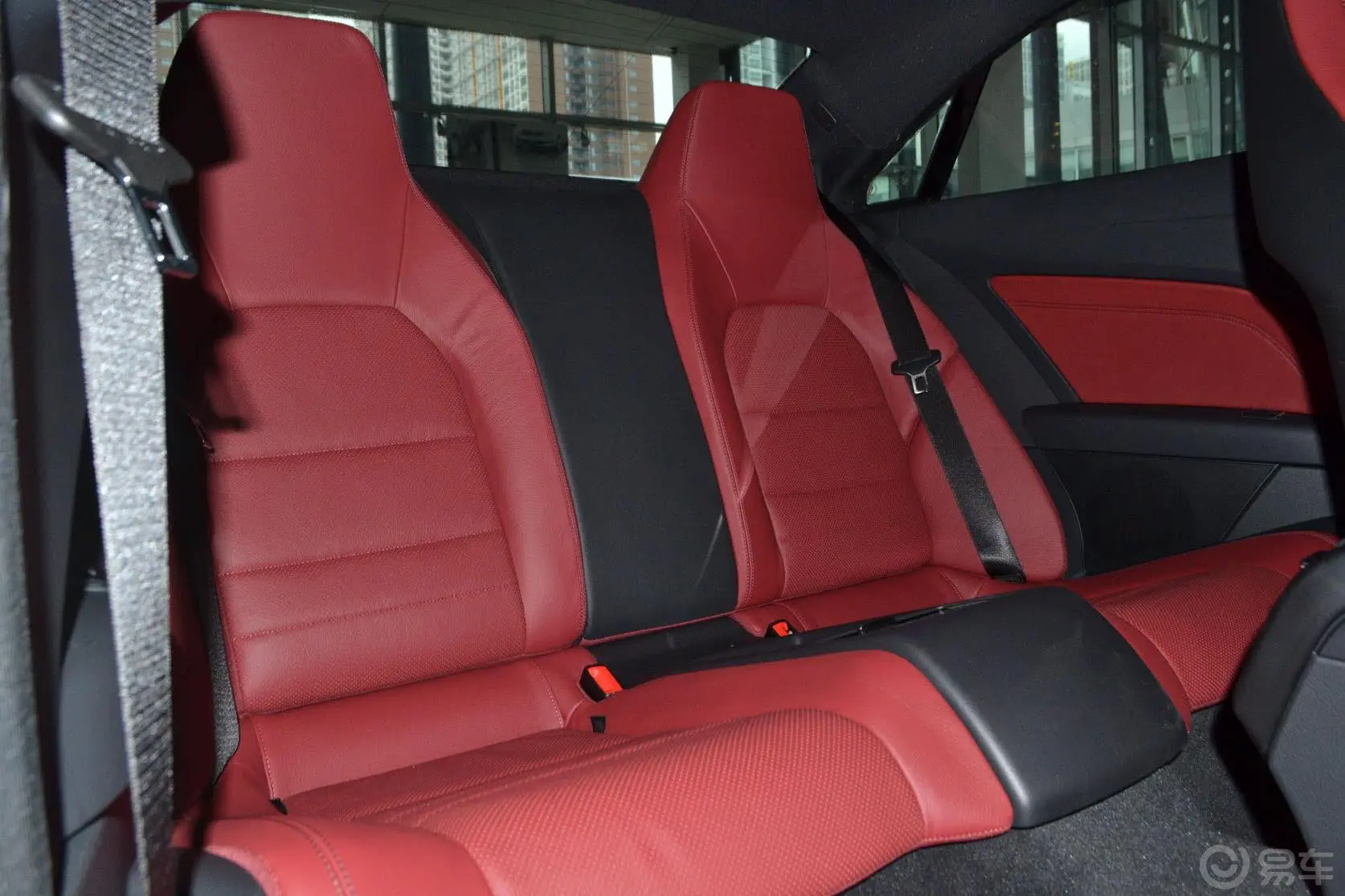奔驰E级(进口)E200 Coupe后排座椅