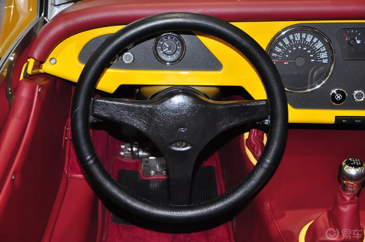 摩根Roadster3.7L 2座方向盘
