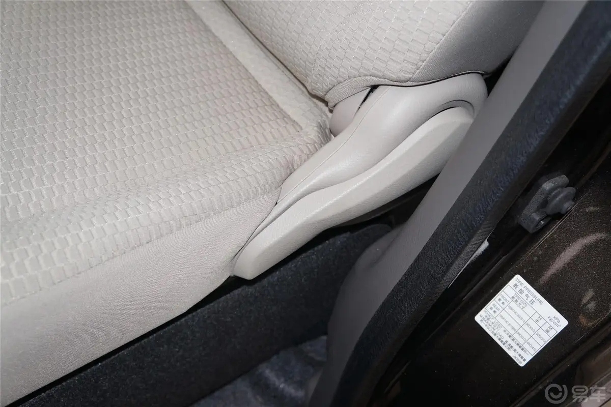 日产NV2001.6L CVT 尊享版 国4座椅调节键