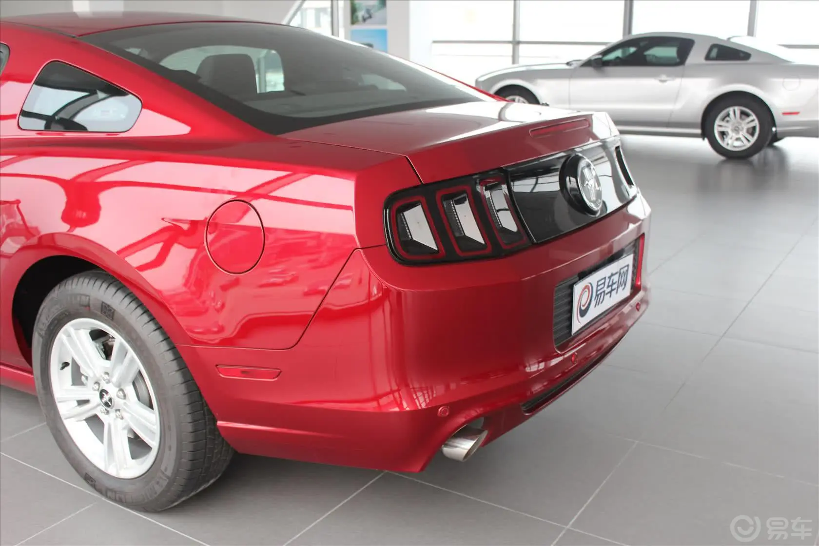 Mustang3.7L 自动 V6车尾局部