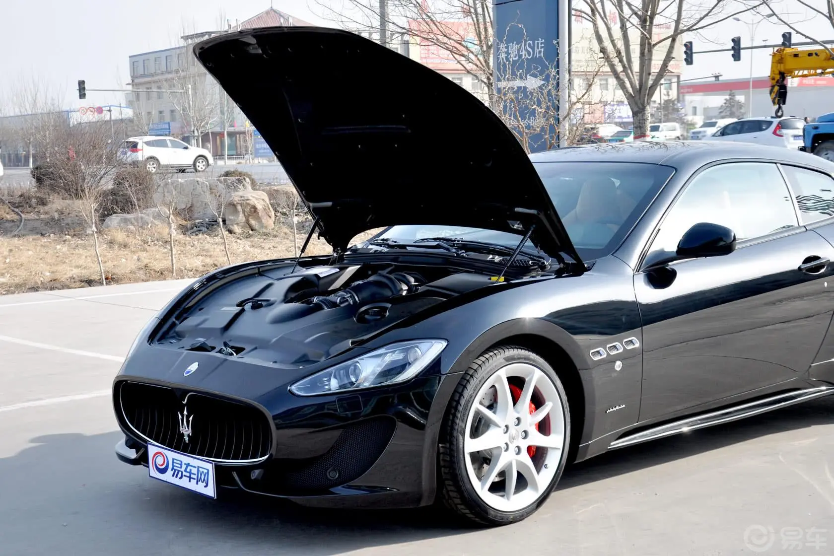 GranTurismo4.7L Sport Automatic发动机盖开启