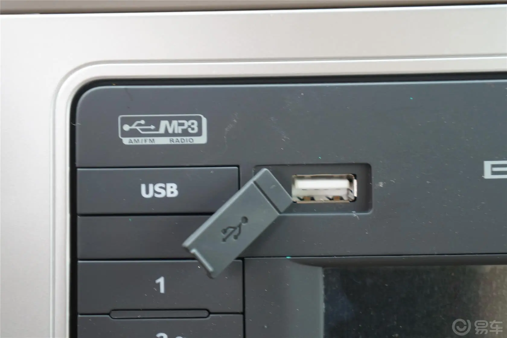 别克GL8陆上公务舱 2.4L AT 经典版USB接口