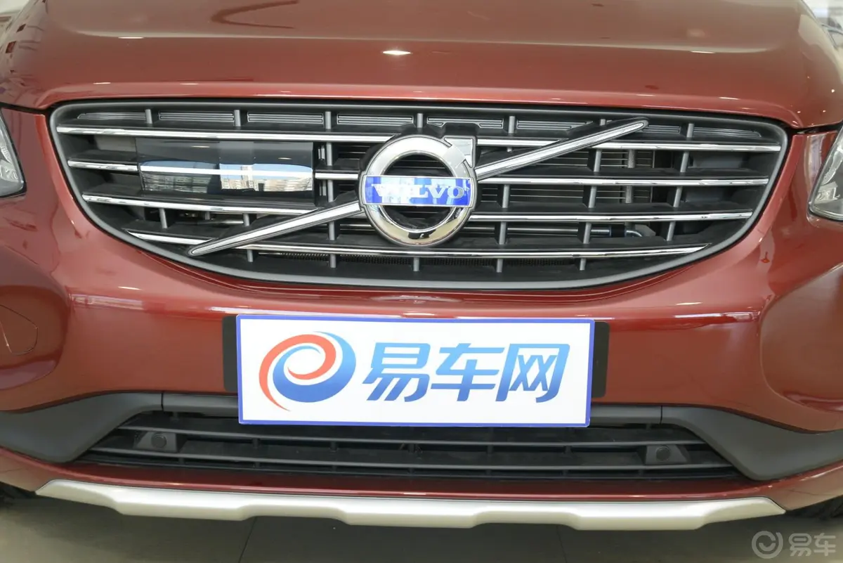 沃尔沃XC60(进口)2.0T T5 改款 智雅版前格栅侧俯拍