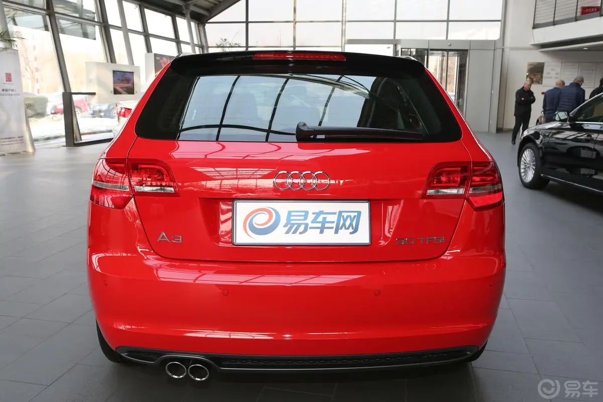 奥迪A3(进口)Sportback 30 TFSI 豪华型正后水平