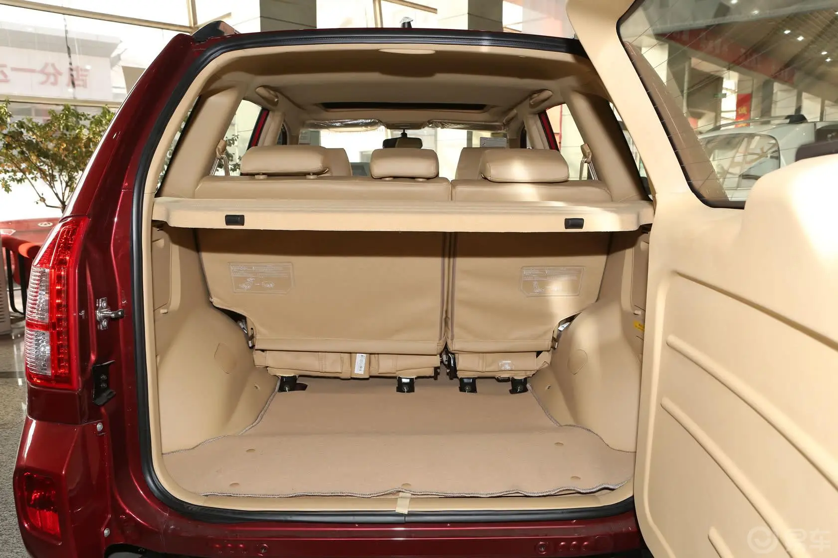 瑞虎精英版 1.6L 手动 DVVT 豪华型 贺岁版行李箱空间
