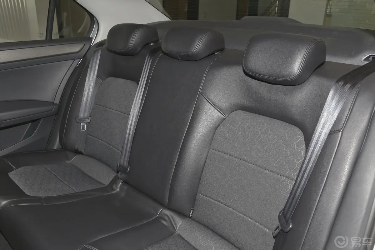 桑塔纳1.6L 手动 舒适版后排座椅