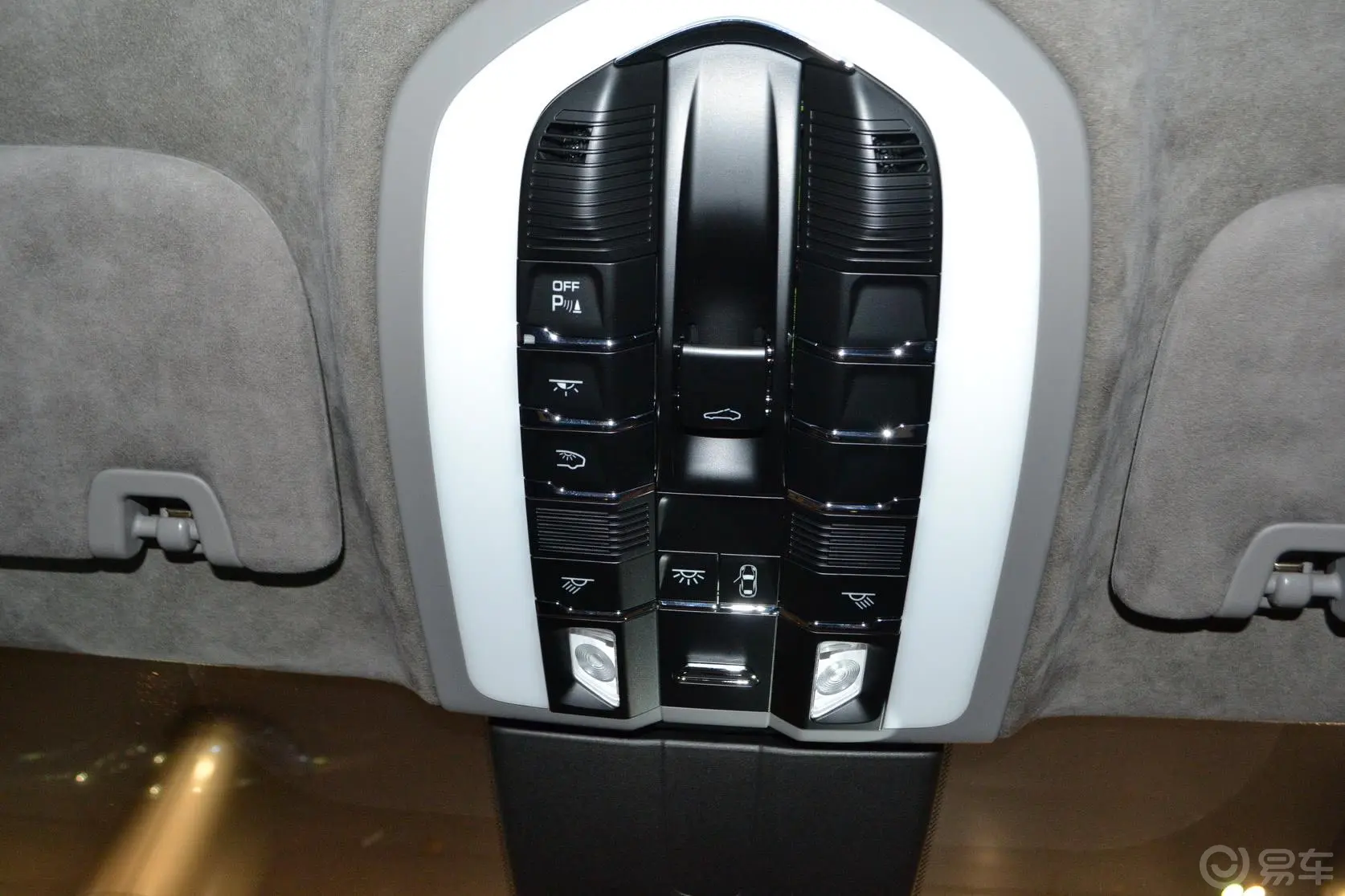 PanameraPanamera GTS 4.8L前排车顶中央控制区