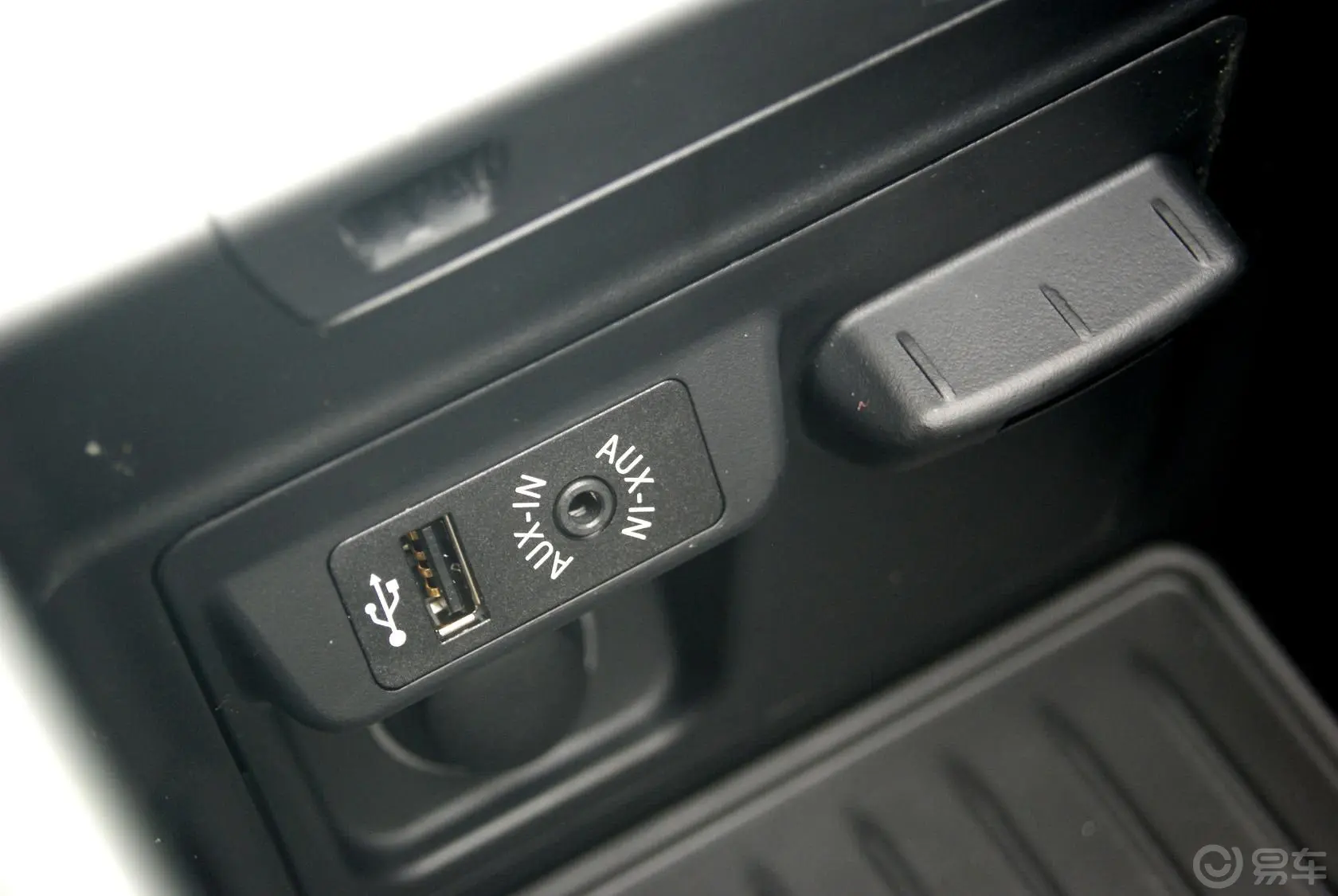 宝马X5(进口)xDrive35i 尊享型AUX接口