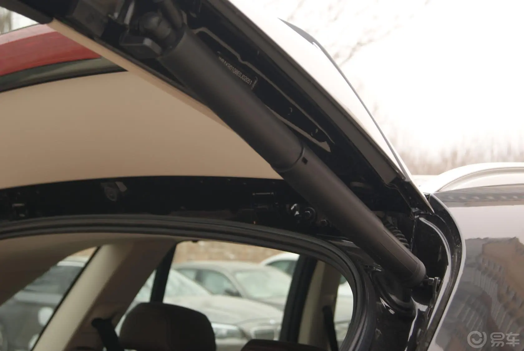 宝马X5(进口)xDrive35i 尊享型行李厢支撑杆