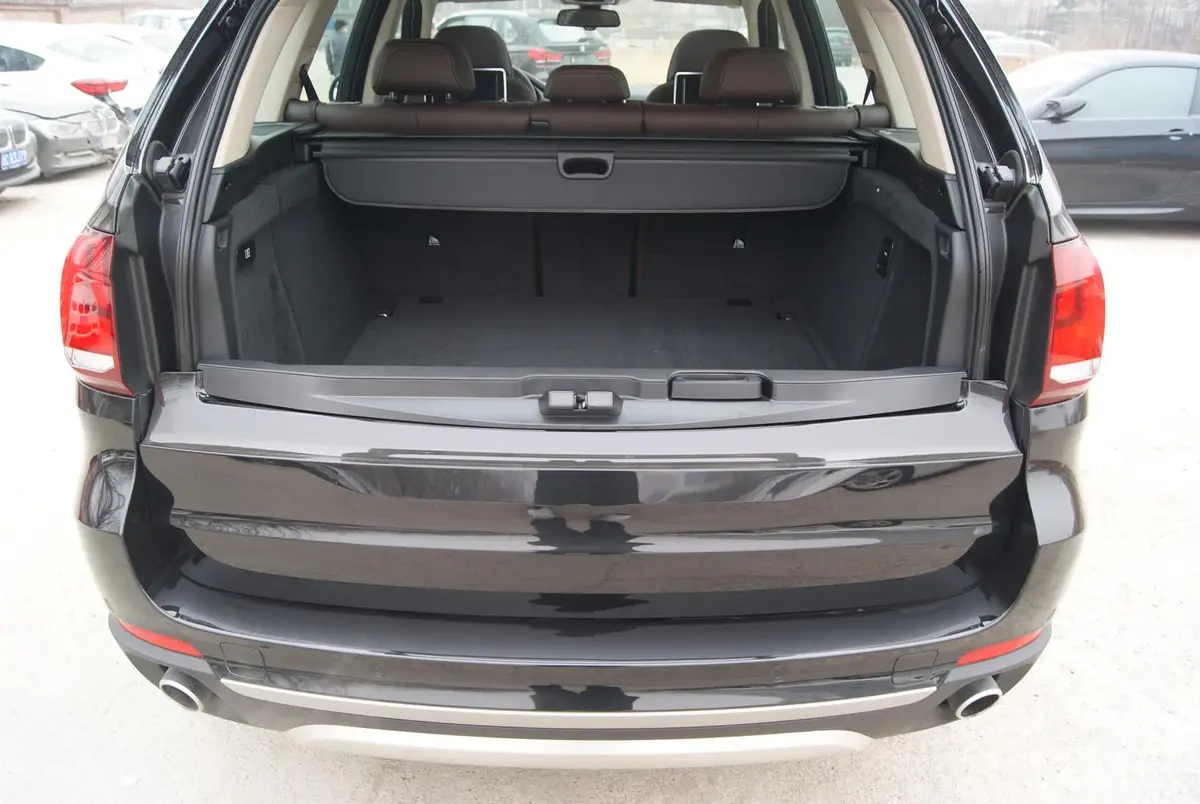 宝马X5(进口)xDrive35i 尊享型行李箱空间
