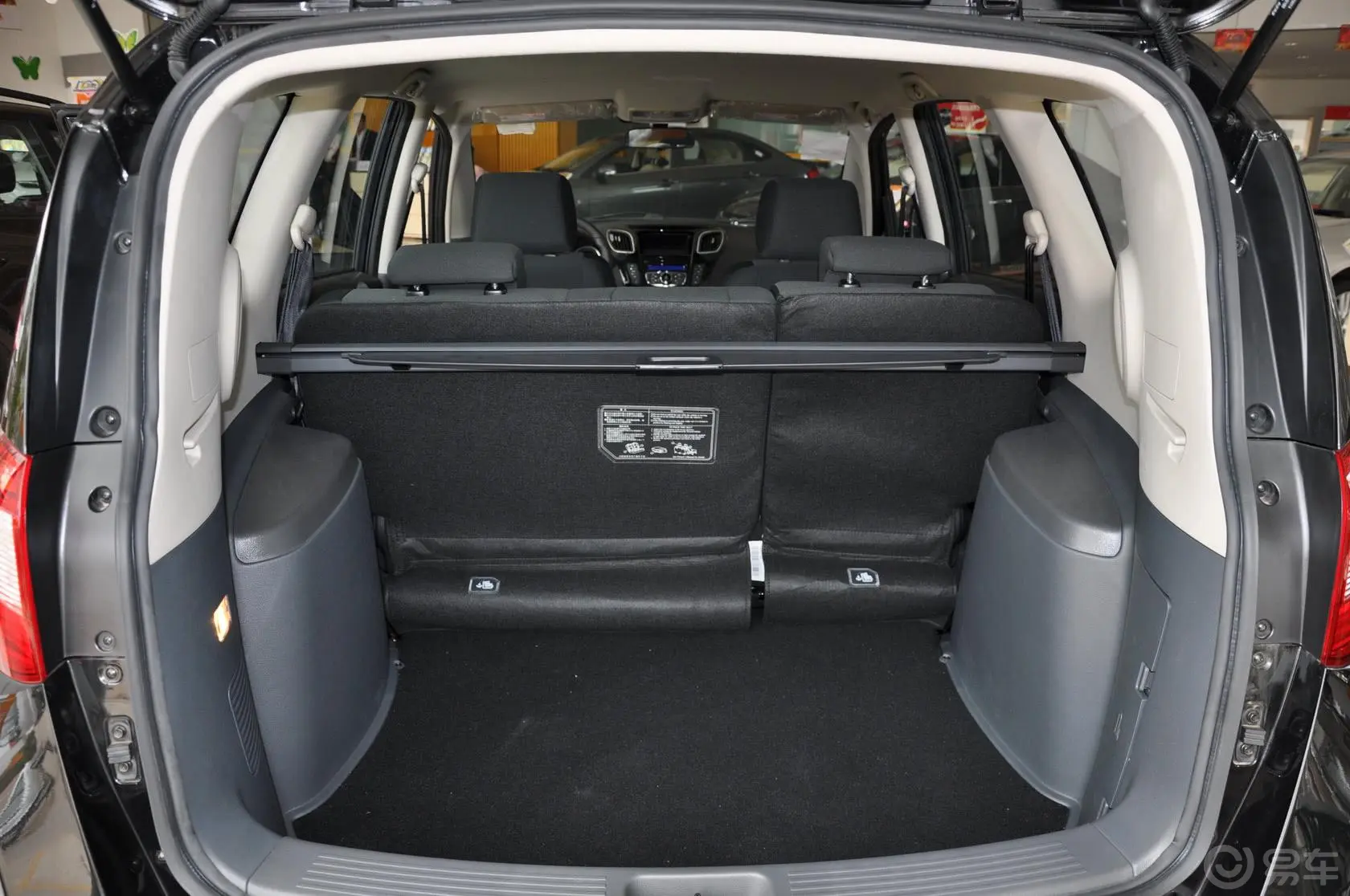 瑞风M21.5L 手动 全能商务舒适型行李箱空间