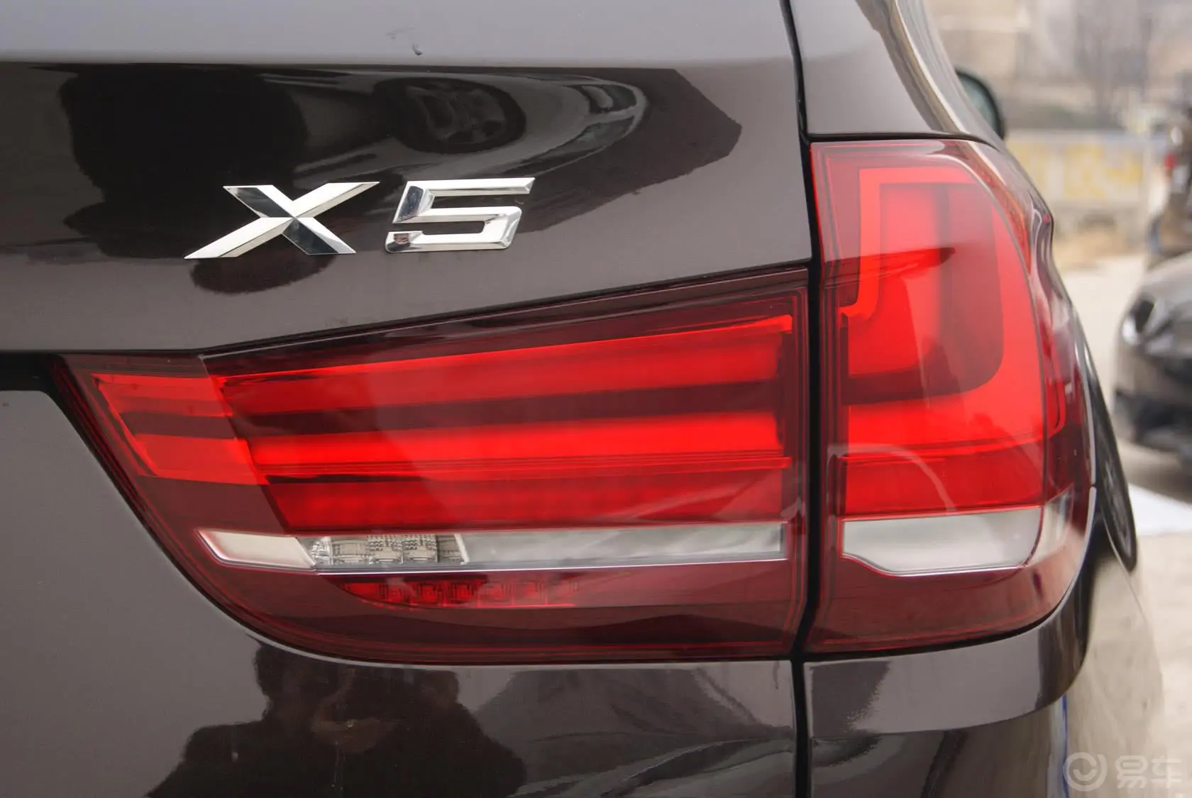 宝马X5(进口)xDrive35i 尊享型尾灯侧45度俯拍
