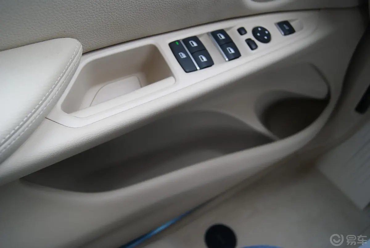 宝马X5(进口)xDrive35i 尊享型驾驶员门储物盒