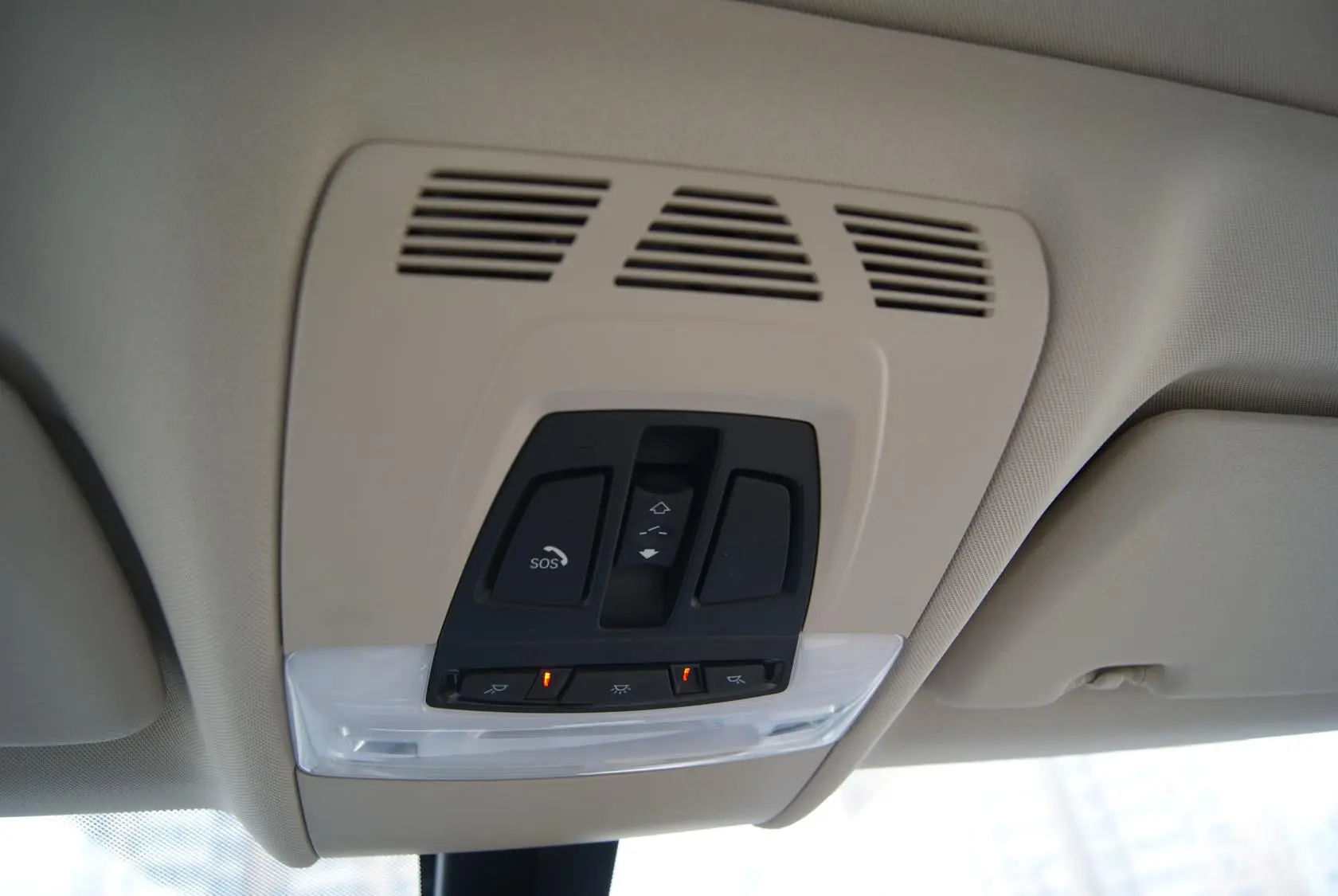 宝马X5(进口)xDrive35i 尊享型前排车顶中央控制区