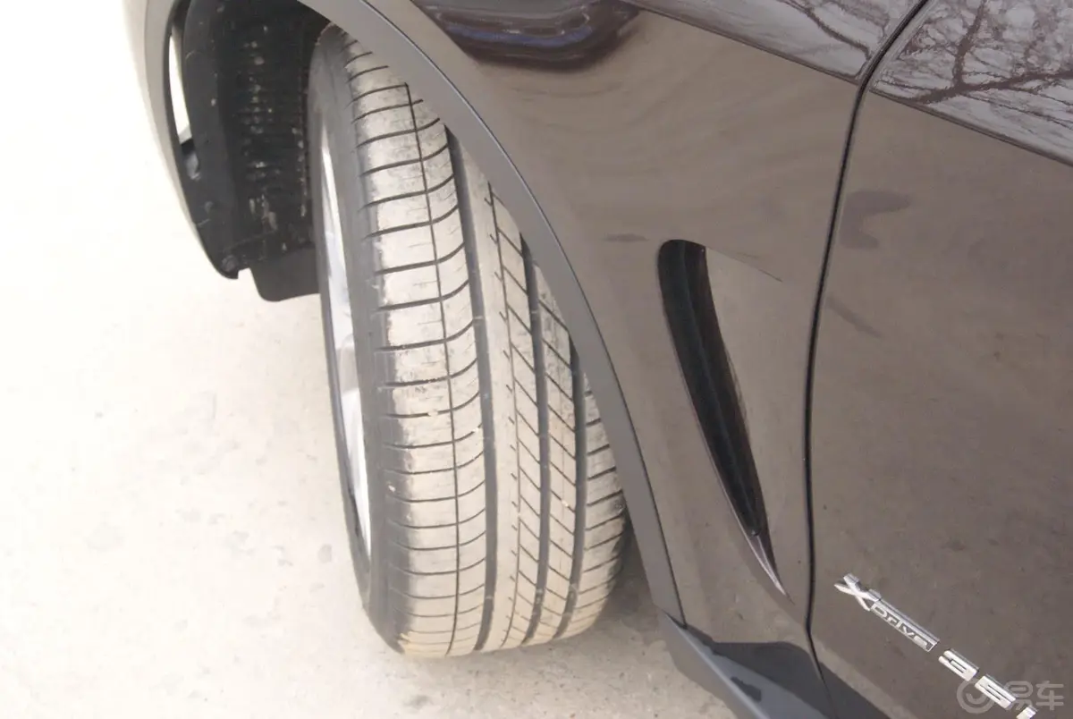 宝马X5(进口)xDrive35i 尊享型轮胎花纹