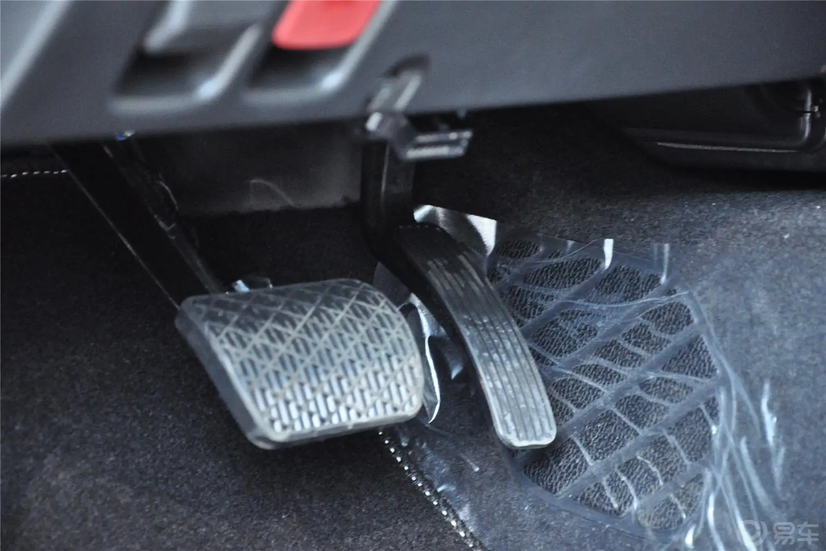 爱腾2.3L 汽油 两驱自动舒适版脚踏板
