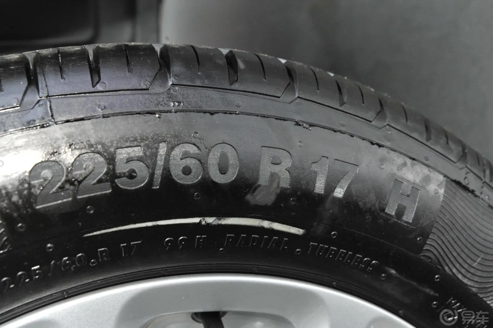 自由光(进口)2.4L 自动 都市版轮胎规格