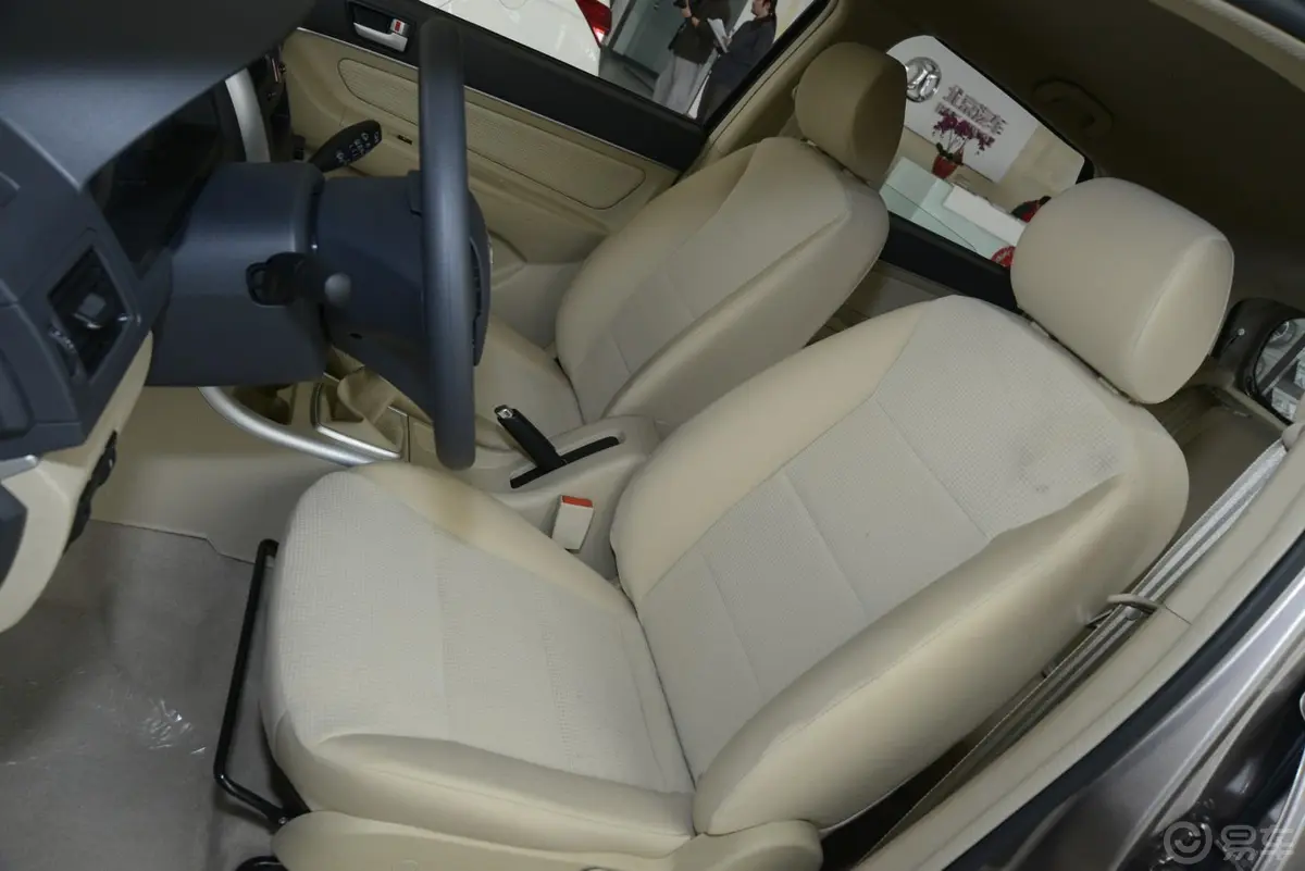 北京汽车E系列两厢 1.3L 乐天手动版驾驶员座椅